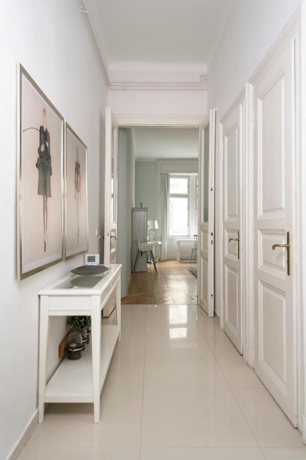 Jettsetter Luxury Apartment By Andrassy Ave & Opera Budapest Exteriör bild